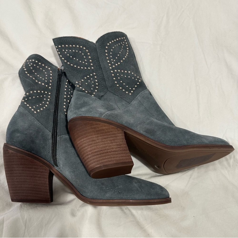 NWOB Lucky Brand Womens Lakelon Gray Suede Studded Cowboy Western Boots reg $179